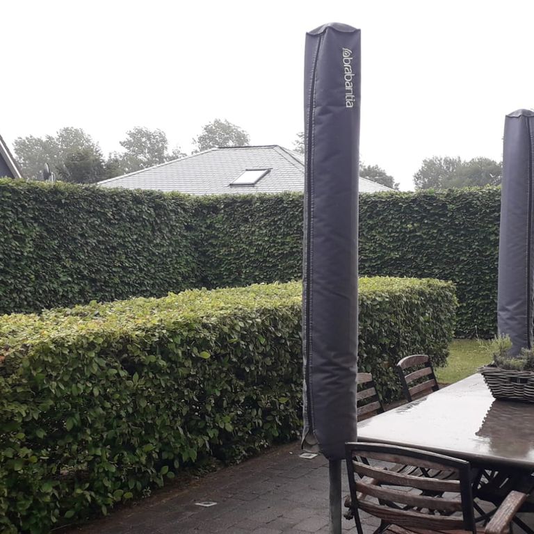 Terras en heg bijhouden